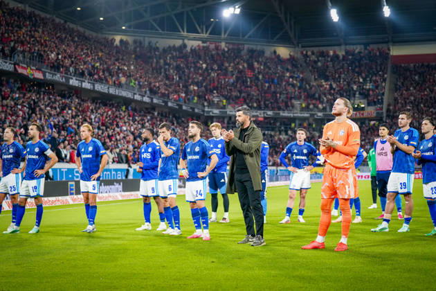Deutschland: Fußball Bundesliga 2026 - 2027, 5. Spieltag - SC Freiburg - FC Schalke 04 - Europa-Park-Stadion (Freiburg): Enttäuschung bei den Spielern von Schalke und Miron Muslic (Trainer, FC Schalke 04) nach der Niederlage Copyright: xJOERANxSTEINSIEKx
