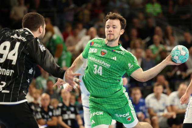 11.10.2026, xBHAx, Handball, Opel HBL, Saison 2026 2027, 1.HBL, Füchse Berlin - TBV Lemgo Lippe, Max-Schmeling-Halle: Hakun West av Teigum (Füchse Berlin, 34) gegen Domenico Ebner (TBV Lemgo Lippe, 94) Berlin Deutschkand