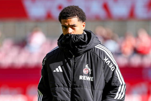 2026.10.11, xkwix, Fußball, Bundesliga, 1. FC Köln - Borussia Mönchengladbach, RheinEnergieSTADION, 5.Spieltag, Saison 2026 2027: Jahmai Simpson-Pusey (1. FC Koeln 22) vor dem Spiel in dicker Jacke DFB regulations prohibit any use of photographs as image sequences and or quasi-video. Photo: xKamilxWilkowskixPressefotoKochx Nordrhein-Westfalen Deutschland