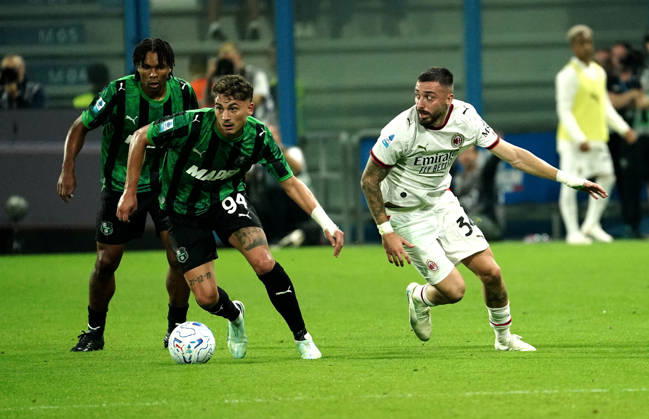 Foto IPP Albano Angilletta Reggio Emilia 11 10 2026 Calcio Campionato di serie A 2026 2027 Sassuolo - Milan nella foto: Sebastiano Esposito e Mario Gila Italy Photo Press World Copyright italy ITALY  Copyright: xR4924_italyphotopressx