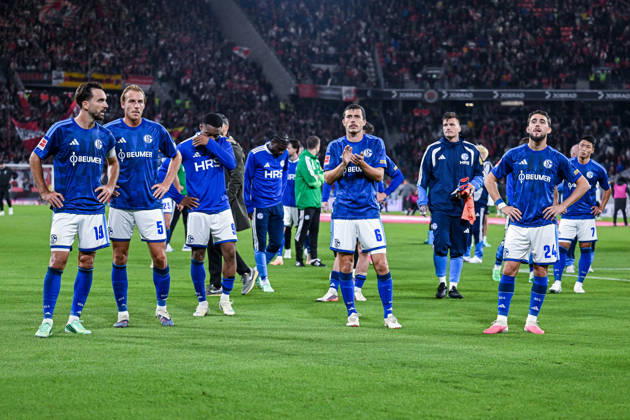 11.10.2026, Fussball, Saison 2026 2027, Bundesliga, SC Freiburg - FC Schalke 04, Die Spieler des FC Schalke 04 sind nach Spielschluss enttäuscht, Kenan Karaman (FC Schalke 04), Timo Becker (FC Schalke 04), Ron Schallenberg (FC Schalke 04), Adil Aouchiche (FC Schalke 04) xRHR-FOTO YYx Copyright: KROEGER RHR-FOTOx RHR-FOTO YY