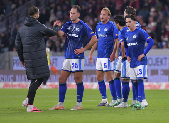 11.10.2026, xblx, Fussball 1.Bundesliga, SC Freiburg - FC Schalke 04 v.l. Nikola Katic (FC Schalke 04), Timo Becker (FC Schalke 04), Hee-chan Hwang (FC Schalke 04), Soufiane El-Faouzi (FC Schalke 04), enttäuscht, enttaeuscht schauend, dissapointed, Enttäuschung, Enttaeuschung (DFL DFB REGULATIONS PROHIBIT ANY USE OF PHOTOGRAPHS as IMAGE SEQUENCES and or QUASI-VIDEO) Freiburg