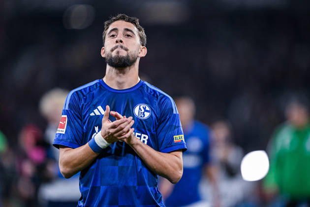 11.10.2026, Fussball, Saison 2026 2027, Bundesliga, SC Freiburg - FC Schalke 04, Die Spieler des FC Schalke 04 sind nach Spielschluss enttäuscht, Adil Aouchiche (FC Schalke 04) xRHR-FOTO YYx Copyright: KROEGER RHR-FOTOx RHR-FOTO YY