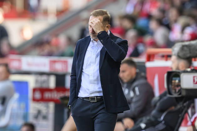 im Bild v.l.: Mauro Lustrinelli (Union Berlin, Trainer), traurig, deprimiert, sauer, GER, Berlin, Fussball, 1. FC Union Berlin vs SV Elversberg, in der Alten Försterei, 10.10.2026, DFB DFL REGULATIONS PROHIBIT ANY USE OF PHOTOGRAPHS AS IMAGE SEQUENCES AND OR QUASI-VIDEO, Copyright: HMBxMedia UwexKoch