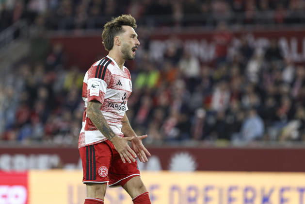 Fabian Schleusener (Fortuna Duesseldorf) gestikuliert, Gestik waehrend des Spiels der 3. Liga zwischen Fortuna Duesseldorf und SC Verl, Merkur Spiel-Arena am 11. October 2026 in Duesseldorf, Deutschland. (Foto von Oliver Kaelke DeFodi Images) +++ Fabian Schleusener (Fortuna Duesseldorf) gestures during the 3. Liga match between Fortuna Duesseldorf and SC Verl at Merkur Spiel-Arena on October 11, 2026 in Dusseldorf, Germany. (Photo by Oliver Kaelke DeFodi Images) DFB DFL REGULATIONS PROHIBIT ANY USE OF PHOTOGRAPHS AS IMAGE SEQUENCES AND OR QUASI-VIDEO. (Photo by Oliver Kaelke DeFodi Images) -