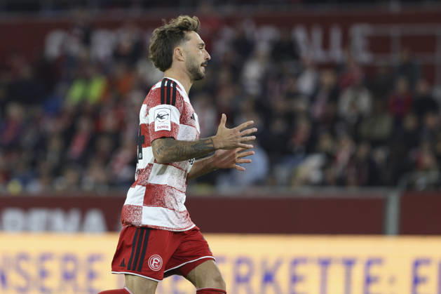 Fabian Schleusener (Fortuna Duesseldorf) gestikuliert, Gestik waehrend des Spiels der 3. Liga zwischen Fortuna Duesseldorf und SC Verl, Merkur Spiel-Arena am 11. October 2026 in Duesseldorf, Deutschland. (Foto von Oliver Kaelke DeFodi Images) +++ Fabian Schleusener (Fortuna Duesseldorf) gestures during the 3. Liga match between Fortuna Duesseldorf and SC Verl at Merkur Spiel-Arena on October 11, 2026 in Dusseldorf, Germany. (Photo by Oliver Kaelke DeFodi Images) DFB DFL REGULATIONS PROHIBIT ANY USE OF PHOTOGRAPHS AS IMAGE SEQUENCES AND OR QUASI-VIDEO. (Photo by Oliver Kaelke DeFodi Images) -