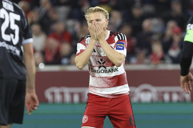 Andreas Mueller (Fortuna Duesseldorf) ist enttaeuscht, gestikuliert, Gestik waehrend des Spiels der 3. Liga zwischen Fortuna Duesseldorf und SC Verl, Merkur Spiel-Arena am 11. October 2026 in Duesseldorf, Deutschland. (Foto von Oliver Kaelke DeFodi Images) +++ Andreas Mueller (Fortuna Duesseldorf) looks dejected, gestures during the 3. Liga match between Fortuna Duesseldorf and SC Verl at Merkur Spiel-Arena on October 11, 2026 in Dusseldorf, Germany. (Photo by Oliver Kaelke DeFodi Images) DFB DFL REGULATIONS PROHIBIT ANY USE OF PHOTOGRAPHS AS IMAGE SEQUENCES AND OR QUASI-VIDEO. (Photo by Oliver Kaelke DeFodi Images) -