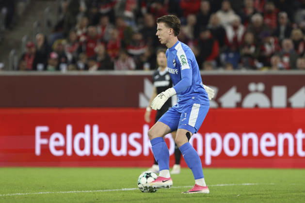 Torwart Timo Schlieck (SC Verl) in Aktion, am Ball, Einzelaktion waehrend des Spiels der 3. Liga zwischen Fortuna Duesseldorf und SC Verl, Merkur Spiel-Arena am 11. October 2026 in Duesseldorf, Deutschland. (Foto von Oliver Kaelke DeFodi Images) +++ Torwart Timo Schlieck (SC Verl) controls the ball during the 3. Liga match between Fortuna Duesseldorf and SC Verl at Merkur Spiel-Arena on October 11, 2026 in Dusseldorf, Germany. (Photo by Oliver Kaelke DeFodi Images) DFB DFL REGULATIONS PROHIBIT ANY USE OF PHOTOGRAPHS AS IMAGE SEQUENCES AND OR QUASI-VIDEO. (Photo by Oliver Kaelke DeFodi Images) -