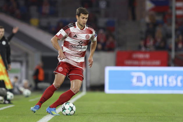 Tim Oberdorf (Fortuna Duesseldorf) in Aktion, am Ball, Einzelaktion waehrend des Spiels der 3. Liga zwischen Fortuna Duesseldorf und SC Verl, Merkur Spiel-Arena am 11. October 2026 in Duesseldorf, Deutschland. (Foto von Oliver Kaelke DeFodi Images) +++ Tim Oberdorf (Fortuna Duesseldorf) controls the ball during the 3. Liga match between Fortuna Duesseldorf and SC Verl at Merkur Spiel-Arena on October 11, 2026 in Dusseldorf, Germany. (Photo by Oliver Kaelke DeFodi Images) DFB DFL REGULATIONS PROHIBIT ANY USE OF PHOTOGRAPHS AS IMAGE SEQUENCES AND OR QUASI-VIDEO. (Photo by Oliver Kaelke DeFodi Images) -