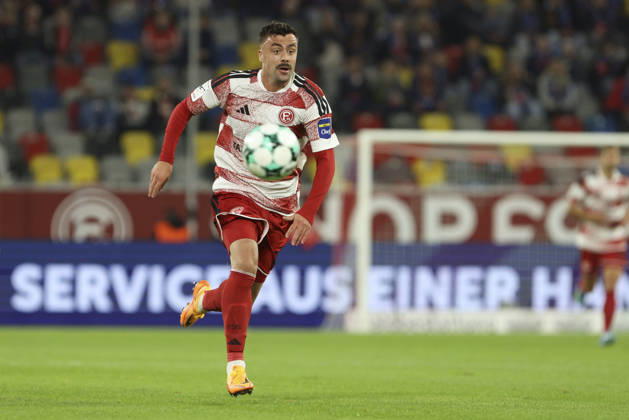 Philipp Foerster (Fortuna Duesseldorf) in Aktion, am Ball, Einzelaktion waehrend des Spiels der 3. Liga zwischen Fortuna Duesseldorf und SC Verl, Merkur Spiel-Arena am 11. October 2026 in Duesseldorf, Deutschland. (Foto von Oliver Kaelke DeFodi Images) +++ Philipp Foerster (Fortuna Duesseldorf) controls the ball during the 3. Liga match between Fortuna Duesseldorf and SC Verl at Merkur Spiel-Arena on October 11, 2026 in Dusseldorf, Germany. (Photo by Oliver Kaelke DeFodi Images) DFB DFL REGULATIONS PROHIBIT ANY USE OF PHOTOGRAPHS AS IMAGE SEQUENCES AND OR QUASI-VIDEO. (Photo by Oliver Kaelke DeFodi Images) -