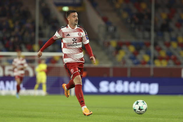 Philipp Foerster (Fortuna Duesseldorf) in Aktion, am Ball, Einzelaktion waehrend des Spiels der 3. Liga zwischen Fortuna Duesseldorf und SC Verl, Merkur Spiel-Arena am 11. October 2026 in Duesseldorf, Deutschland. (Foto von Oliver Kaelke DeFodi Images) +++ Philipp Foerster (Fortuna Duesseldorf) controls the ball during the 3. Liga match between Fortuna Duesseldorf and SC Verl at Merkur Spiel-Arena on October 11, 2026 in Dusseldorf, Germany. (Photo by Oliver Kaelke DeFodi Images) DFB DFL REGULATIONS PROHIBIT ANY USE OF PHOTOGRAPHS AS IMAGE SEQUENCES AND OR QUASI-VIDEO. (Photo by Oliver Kaelke DeFodi Images) -