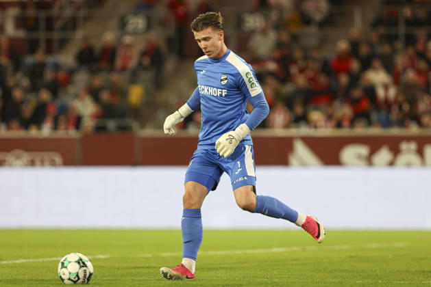 Torwart Timo Schlieck (SC Verl) in Aktion, am Ball, Einzelaktion waehrend des Spiels der 3. Liga zwischen Fortuna Duesseldorf und SC Verl, Merkur Spiel-Arena am 11. October 2026 in Duesseldorf, Deutschland. (Foto von Oliver Kaelke DeFodi Images) +++ Torwart Timo Schlieck (SC Verl) controls the ball during the 3. Liga match between Fortuna Duesseldorf and SC Verl at Merkur Spiel-Arena on October 11, 2026 in Dusseldorf, Germany. (Photo by Oliver Kaelke DeFodi Images) DFB DFL REGULATIONS PROHIBIT ANY USE OF PHOTOGRAPHS AS IMAGE SEQUENCES AND OR QUASI-VIDEO. (Photo by Oliver Kaelke DeFodi Images) -