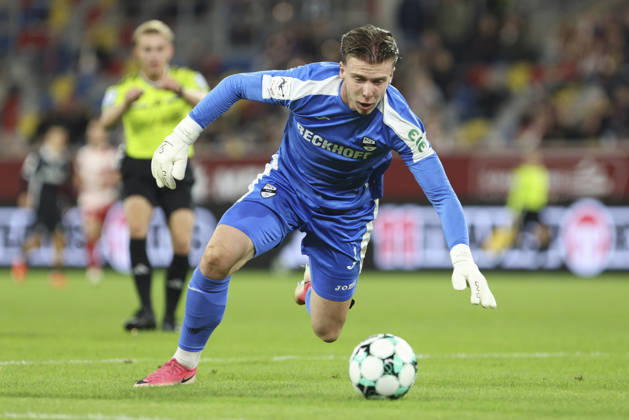 Torwart Timo Schlieck (SC Verl) in Aktion, am Ball, Einzelaktion waehrend des Spiels der 3. Liga zwischen Fortuna Duesseldorf und SC Verl, Merkur Spiel-Arena am 11. October 2026 in Duesseldorf, Deutschland. (Foto von Oliver Kaelke DeFodi Images) +++ Torwart Timo Schlieck (SC Verl) controls the ball during the 3. Liga match between Fortuna Duesseldorf and SC Verl at Merkur Spiel-Arena on October 11, 2026 in Dusseldorf, Germany. (Photo by Oliver Kaelke DeFodi Images) DFB DFL REGULATIONS PROHIBIT ANY USE OF PHOTOGRAPHS AS IMAGE SEQUENCES AND OR QUASI-VIDEO. (Photo by Oliver Kaelke DeFodi Images) -