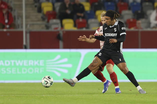 Joshua Eze (SC Verl) und Andreas Mueller (Fortuna Duesseldorf) im Zweikampf waehrend des Spiels der 3. Liga zwischen Fortuna Duesseldorf und SC Verl, Merkur Spiel-Arena am 11. October 2026 in Duesseldorf, Deutschland. (Foto von Oliver Kaelke DeFodi Images) +++ Joshua Eze (SC Verl) und Andreas Mueller (Fortuna Duesseldorf) battle for the ball during the 3. Liga match between Fortuna Duesseldorf and SC Verl at Merkur Spiel-Arena on October 11, 2026 in Dusseldorf, Germany. (Photo by Oliver Kaelke DeFodi Images) DFB DFL REGULATIONS PROHIBIT ANY USE OF PHOTOGRAPHS AS IMAGE SEQUENCES AND OR QUASI-VIDEO. (Photo by Oliver Kaelke DeFodi Images) -