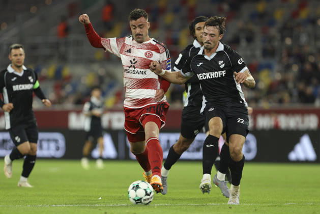 Philipp Foerster (Fortuna Duesseldorf) und Noah Koenig (SC Verl) im Zweikampf waehrend des Spiels der 3. Liga zwischen Fortuna Duesseldorf und SC Verl, Merkur Spiel-Arena am 11. October 2026 in Duesseldorf, Deutschland. (Foto von Oliver Kaelke DeFodi Images) +++ Philipp Foerster (Fortuna Duesseldorf) und Noah Koenig (SC Verl) battle for the ball during the 3. Liga match between Fortuna Duesseldorf and SC Verl at Merkur Spiel-Arena on October 11, 2026 in Dusseldorf, Germany. (Photo by Oliver Kaelke DeFodi Images) DFB DFL REGULATIONS PROHIBIT ANY USE OF PHOTOGRAPHS AS IMAGE SEQUENCES AND OR QUASI-VIDEO. (Photo by Oliver Kaelke DeFodi Images) -