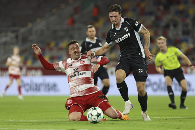 Philipp Foerster (Fortuna Duesseldorf) und Noah Koenig (SC Verl) im Zweikampf waehrend des Spiels der 3. Liga zwischen Fortuna Duesseldorf und SC Verl, Merkur Spiel-Arena am 11. October 2026 in Duesseldorf, Deutschland. (Foto von Oliver Kaelke DeFodi Images) +++ Philipp Foerster (Fortuna Duesseldorf) und Noah Koenig (SC Verl) battle for the ball during the 3. Liga match between Fortuna Duesseldorf and SC Verl at Merkur Spiel-Arena on October 11, 2026 in Dusseldorf, Germany. (Photo by Oliver Kaelke DeFodi Images) DFB DFL REGULATIONS PROHIBIT ANY USE OF PHOTOGRAPHS AS IMAGE SEQUENCES AND OR QUASI-VIDEO. (Photo by Oliver Kaelke DeFodi Images) -