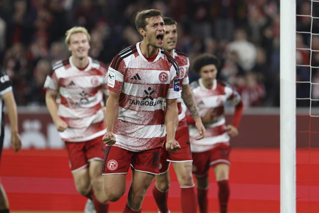 Tim Oberdorf (Fortuna Duesseldorf) Torjubel, jubelt nach seinem Treffer zum 1:0 waehrend des Spiels der 3. Liga zwischen Fortuna Duesseldorf und SC Verl, Merkur Spiel-Arena am 11. October 2026 in Duesseldorf, Deutschland. (Foto von Oliver Kaelke DeFodi Images) +++ Tim Oberdorf (Fortuna Duesseldorf) celebrates after scoring his team s first goal during the 3. Liga match between Fortuna Duesseldorf and SC Verl at Merkur Spiel-Arena on October 11, 2026 in Dusseldorf, Germany. (Photo by Oliver Kaelke DeFodi Images) DFB DFL REGULATIONS PROHIBIT ANY USE OF PHOTOGRAPHS AS IMAGE SEQUENCES AND OR QUASI-VIDEO. (Photo by Oliver Kaelke DeFodi Images) -