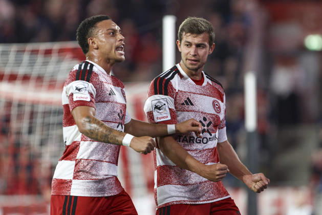 Tim Oberdorf (Fortuna Duesseldorf) Torjubel,jubelt mit seiner Mannschaft nach dem Treffer zum 1:0 waehrend des Spiels der 3. Liga zwischen Fortuna Duesseldorf und SC Verl, Merkur Spiel-Arena am 11. October 2026 in Duesseldorf, Deutschland. (Foto von Oliver Kaelke DeFodi Images) +++ Tim Oberdorf (Fortuna Duesseldorf) celebrates after scoring his team s first goal with teammates during the 3. Liga match between Fortuna Duesseldorf and SC Verl at Merkur Spiel-Arena on October 11, 2026 in Dusseldorf, Germany. (Photo by Oliver Kaelke DeFodi Images) DFB DFL REGULATIONS PROHIBIT ANY USE OF PHOTOGRAPHS AS IMAGE SEQUENCES AND OR QUASI-VIDEO. (Photo by Oliver Kaelke DeFodi Images) -
