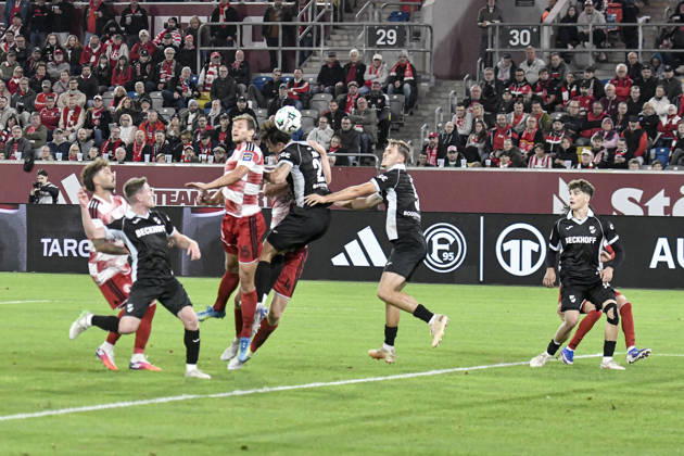 Tim Oberdorf (Duesseldorf 15) erzielt das Tor zum 1:0 11.10.2026 ¢ Fussball ¢ Fortuna Duesseldorf vs SC Verl, Merkur Spiel-Arena, Duesseldorf, DFB DFL REGULATIONS PROHIBIT ANY USE OF PHOTOGRAPHS AS IMAGE SEQUENCES AND OR QUASI-VIDEO