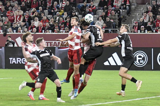 Tim Oberdorf (Duesseldorf 15) erzielt das Tor zum 1:0 11.10.2026 ¢ Fussball ¢ Fortuna Duesseldorf vs SC Verl, Merkur Spiel-Arena, Duesseldorf, DFB DFL REGULATIONS PROHIBIT ANY USE OF PHOTOGRAPHS AS IMAGE SEQUENCES AND OR QUASI-VIDEO
