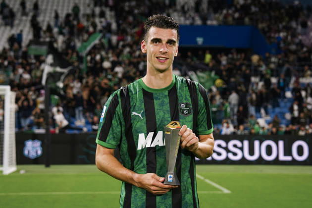 Sassuolo™s Cas Odenthal Panini Player of the match at the end of the Serie A soccer match between Sassuolo and Milan at the Mapei Stadium in Reggio Emilia, north Italy - Sunday, October 11, 2026 - Copyright: xMassimoxPaolone LaPressex