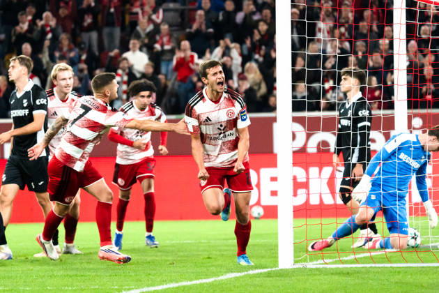 Deutschland: 3. Liga 2026 2027 Fortuna Düsseldorf vs. SC Verl 8. Spieltag 12.10.2026 Merkur Spiel-Arena (Nordrhein-Westfalen) Tor zum 1:0 durch Tim Oberdorf (Fortuna Dusseldorf, 15) Jubel Freude Emotionen Torjubel Erik Wekesser (Fortuna Dusseldorf, 7) Copyright: xCelinaxLeiersx