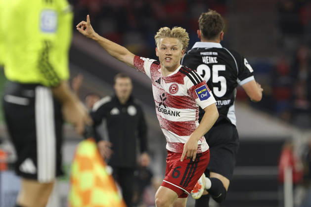 Andreas Mueller (Fortuna Duesseldorf) gestikuliert, Gestik waehrend des Spiels der 3. Liga zwischen Fortuna Duesseldorf und SC Verl, Merkur Spiel-Arena am 11. October 2026 in Duesseldorf, Deutschland. (Foto von Oliver Kaelke DeFodi Images) +++ Andreas Mueller (Fortuna Duesseldorf) gestures during the 3. Liga match between Fortuna Duesseldorf and SC Verl at Merkur Spiel-Arena on October 11, 2026 in Dusseldorf, Germany. (Photo by Oliver Kaelke DeFodi Images) DFB DFL REGULATIONS PROHIBIT ANY USE OF PHOTOGRAPHS AS IMAGE SEQUENCES AND OR QUASI-VIDEO. (Photo by Oliver Kaelke DeFodi Images) -