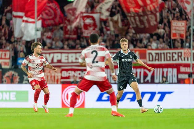 Fabian Schleusener (Fortuna Düsseldorf, 24), Steven van der Sloot (Fortuna Düsseldorf, 02), Nick Seidel (SC Verl, 05) am Ball im Zweikampf Fortuna Duesseldorf vs. SC Verl, Fussball, 3.Liga, 8.Spieltag, Saison 2026 27, 12.10.2026, DFL REGULATIONS PROHIBIT ANY USE OF PHOTOGRAPHS AS IMAGE SEQUENCES AND OR QUASI-VIDEO, Fortuna Duesseldorf vs. SC Verl, Fussball, 3.Liga, 8.Spieltag, Saison 2026 27, 12.10.2026 Düsseldorf Copyright: xEibner-Pressefoto LukasxBaldygax EP_LBA