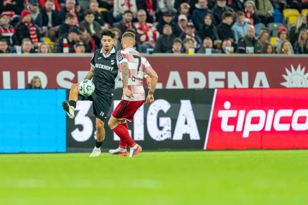 Andre Leipold (SC Verl, 20) im Zweikampf mit Erik Wekesser (Fortuna Düsseldorf, 07) Fortuna Duesseldorf vs. SC Verl, Fussball, 3.Liga, 8.Spieltag, Saison 2026 27, 12.10.2026, DFL REGULATIONS PROHIBIT ANY USE OF PHOTOGRAPHS AS IMAGE SEQUENCES AND OR QUASI-VIDEO, Fortuna Duesseldorf vs. SC Verl, Fussball, 3.Liga, 8.Spieltag, Saison 2026 27, 12.10.2026 Düsseldorf Copyright: xEibner-Pressefoto LukasxBaldygax EP_LBA