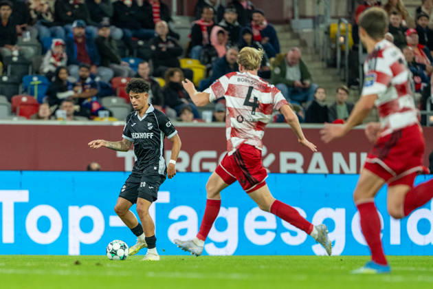 Andre Leipold (SC Verl, 20) kommt ueber den Fluegel, Lukas Bornschein (Fortuna Düsseldorf, 04) kommt angelaufen Fortuna Duesseldorf vs. SC Verl, Fussball, 3.Liga, 8.Spieltag, Saison 2026 27, 12.10.2026, DFL REGULATIONS PROHIBIT ANY USE OF PHOTOGRAPHS AS IMAGE SEQUENCES AND OR QUASI-VIDEO, Fortuna Duesseldorf vs. SC Verl, Fussball, 3.Liga, 8.Spieltag, Saison 2026 27, 12.10.2026 Düsseldorf Copyright: xEibner-Pressefoto LukasxBaldygax EP_LBA