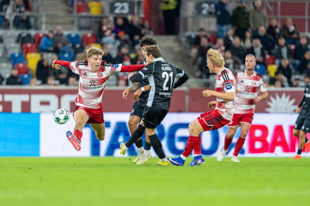 Elias Arden (Fortuna Düsseldorf, 38) springt in den Schuss von Mika Clausen (SC Verl, 21), Andre Leipold (SC Verl, 20), Andreas Mueller (Fortuna Düsseldorf, 06), Jorrit Hendrix (Fortuna Düsseldorf, 08) Fortuna Duesseldorf vs. SC Verl, Fussball, 3.Liga, 8.Spieltag, Saison 2026 27, 12.10.2026, DFL REGULATIONS PROHIBIT ANY USE OF PHOTOGRAPHS AS IMAGE SEQUENCES AND OR QUASI-VIDEO, Fortuna Duesseldorf vs. SC Verl, Fussball, 3.Liga, 8.Spieltag, Saison 2026 27, 12.10.2026 Düsseldorf Copyright: xEibner-Pressefoto LukasxBaldygax EP_LBA