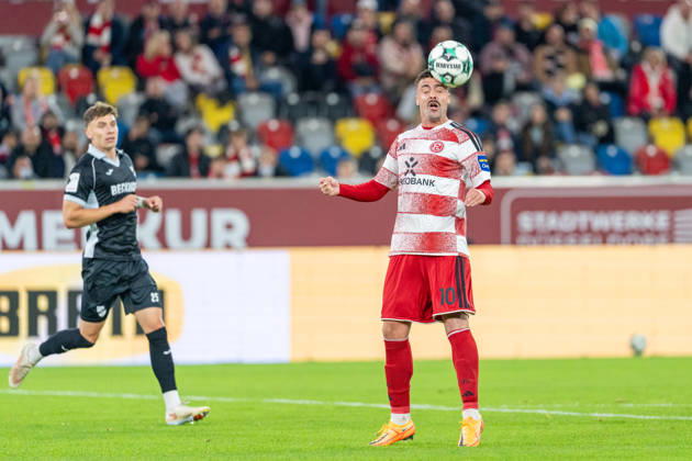 Tim Heike (SC Verl, 25), Philipp Foerster (Fortuna Düsseldorf, 10) klaert per Kopf Fortuna Duesseldorf vs. SC Verl, Fussball, 3.Liga, 8.Spieltag, Saison 2026 27, 12.10.2026, DFL REGULATIONS PROHIBIT ANY USE OF PHOTOGRAPHS AS IMAGE SEQUENCES AND OR QUASI-VIDEO, Fortuna Duesseldorf vs. SC Verl, Fussball, 3.Liga, 8.Spieltag, Saison 2026 27, 12.10.2026 Düsseldorf Copyright: xEibner-Pressefoto LukasxBaldygax EP_LBA