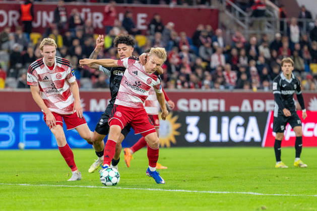Lukas Bornschein (Fortuna Düsseldorf, 04) und Andreas Mueller (Fortuna Düsseldorf, 06) im Zweikampf mit Andre Leipold (SC Verl, 20) Fortuna Duesseldorf vs. SC Verl, Fussball, 3.Liga, 8.Spieltag, Saison 2026 27, 12.10.2026, DFL REGULATIONS PROHIBIT ANY USE OF PHOTOGRAPHS AS IMAGE SEQUENCES AND OR QUASI-VIDEO, Fortuna Duesseldorf vs. SC Verl, Fussball, 3.Liga, 8.Spieltag, Saison 2026 27, 12.10.2026 Düsseldorf Copyright: xEibner-Pressefoto LukasxBaldygax EP_LBA