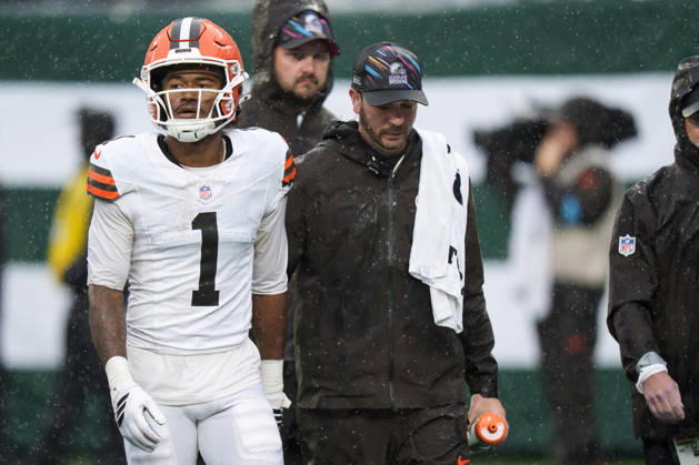 Oct 11, 2026; East Rutherford, NJ, USA; Cleveland Browns wide receiver KC Concepcion Jr. (1) walks to the locker room with staff during an NFL, American Football Herren, USA game against the New York Jets at MetLife Stadium. Mandatory Credit: -Cal Media NFL 2026: Browns Vs Jets OCT 11  - ZUMAc04_ 20261011_zma_c04_040 Copyright: xChrisxSzagolax