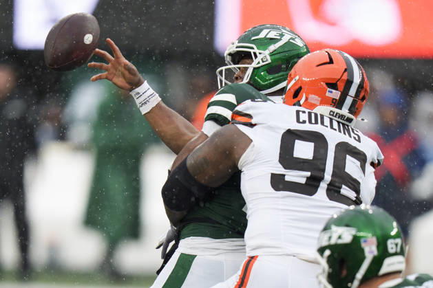 Oct 11, 2026; East Rutherford, NJ, USA; New York Jets quarterback Geno Smith (7) tries to toss the ball while under pressure by Cleveland Browns defensive tackle Maliek Collins (96) during an NFL, American Football Herren, USA game at MetLife Stadium. Mandatory Credit: -Cal Media East Rutherford USA - ZUMAc04_ 20261011_zma_c04_055 Copyright: xChrisxSzagolax