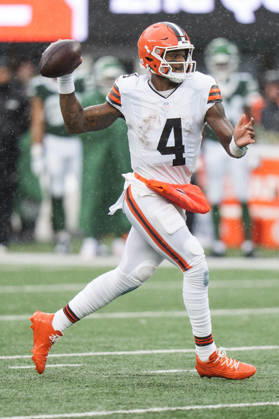 Oct 11, 2026; East Rutherford, NJ, USA; Cleveland Browns quarterback Deshaun Watson (4) scrambles with the ball during an NFL, American Football Herren, USA game against the New York Jets at MetLife Stadium. Mandatory Credit: -Cal Media NFL 2026: Browns Vs Jets OCT 11  - ZUMAc04_ 20261011_zma_c04_058 Copyright: xChrisxSzagolax