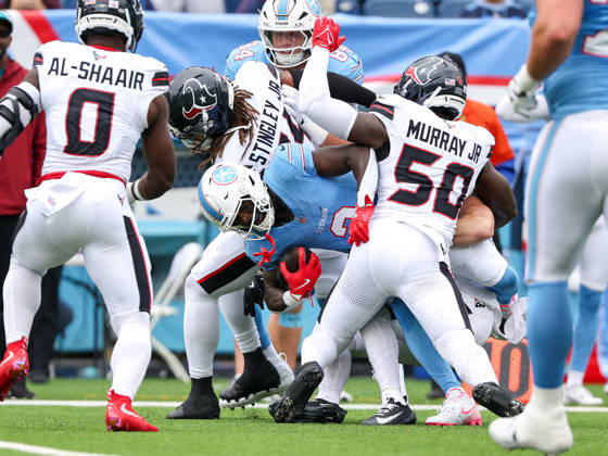 NFL, American Football Herren, USA 2026: Texans Vs Titans OCT 11 Oct 11, 2026; Nashville, TN, USA; Tennessee Titans running back Tyjae Spears (2) is stopped on third down by Houston Texans defensive end Solomon Byrd (50) and Houston Texans cornerback Derek Stingley Jr. (24) during the NFL regular season game between the Houston Texans and Tennessee Titans at Nissan Stadium. Mandatory Credit: Stephen Furst-Cal Media (Credit Image: Â Stephen Furst Cal Sport Media) Nashville Tn USA EDITORIAL USE ONLY Copyright: xx ZUMA-20261011_zma_c04_052.jpg StephenxFurstx csmphotothree533298