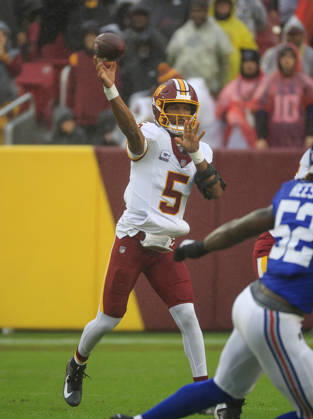 NFL, American Football Herren, USA 2026: Washington Commanders Vs New York Giants OCT 11 October 11, 2026: Washington Commanders QB 5 Jayden Daniels throws a pass during the Washington Commanders game against the New York Giants at Northwest Stadium in Landover, MD. Justin Cooper CSM (Credit Image: Â Justin Cooper Cal Media) Landover Md United States of America EDITORIAL USE ONLY Copyright: xx ZUMA-20261011_zma_c04_068.jpg JustinxCooperx csmphotothree533313