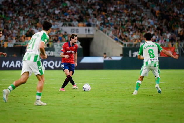 ESP: LaLiga EA Sports Real Betis v CA Osasuna Moi Gomez of Osasuna during LaLiga EA Sports match between Real Betis v CA Osasuna played at Benito Villamarin Stadium, Seville on October 11 2026 in Spain Spain Soccer Copyright: xAgenciaxLOFx