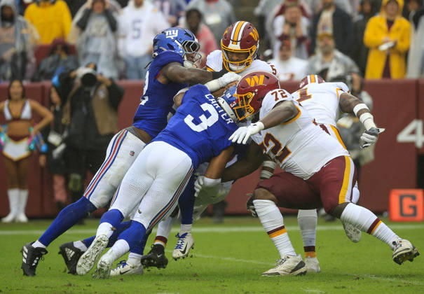 October 11, 2026: Washington Commanders QB 5 Jayden Daniels is sacked by New York Giants DB 22 Andru Phillips and New York Giants LB 3 Abdul Carter during the Washington Commanders game against the New York Giants at Northwest Stadium in Landover, MD. CSM NFL, American Football Herren, USA 2026: Washington Commanders Vs New York Giants OCT 11  - ZUMAc04_ 20261011_zma_c04_060 Copyright: xJustinxCooperx