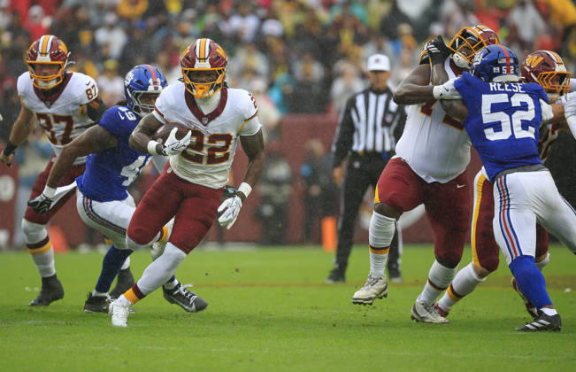 October 11, 2026: Washington Commanders RB 22 Jacory Croskey-Merritt runs for a touchdown during the Washington Commanders game against the New York Giants at Northwest Stadium in Landover, MD. CSM NFL, American Football Herren, USA 2026: Washington Commanders Vs New York Giants OCT 11  - ZUMAc04_ 20261011_zma_c04_065 Copyright: xJustinxCooperx