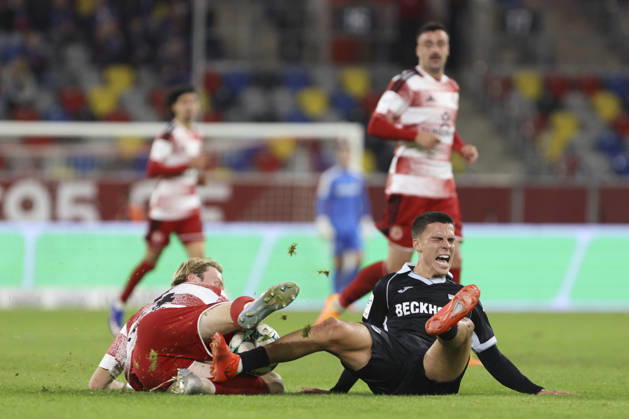 Lukas Bornschein (Fortuna Duesseldorf) und Almin Mesanovic (SC Verl) im Zweikampf waehrend des Spiels der 3. Liga zwischen Fortuna Duesseldorf und SC Verl, Merkur Spiel-Arena am 11. October 2026 in Duesseldorf, Deutschland. (Foto von Oliver Kaelke DeFodi Images) +++ Lukas Bornschein (Fortuna Duesseldorf) und Almin Mesanovic (SC Verl) battle for the ball during the 3. Liga match between Fortuna Duesseldorf and SC Verl at Merkur Spiel-Arena on October 11, 2026 in Dusseldorf, Germany. (Photo by Oliver Kaelke DeFodi Images) DFB DFL REGULATIONS PROHIBIT ANY USE OF PHOTOGRAPHS AS IMAGE SEQUENCES AND OR QUASI-VIDEO. (Photo by Oliver Kaelke DeFodi Images) -