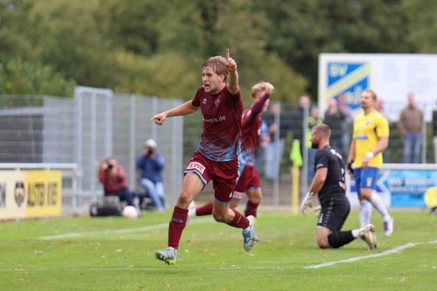 Fußball I Herren I Saison 2026-2027 I Regionalliga Nord I 13. Spieltag I SV Todesfelde - SC Weiche Flensburg I 11.10.2026 Benjamin William Lamce (6, SC Weiche Flensburg 08) Todesfelde Joda-Sportpark Schleswig Holstein Deutschland Copyright: xLobeca FabianxLamprechtx