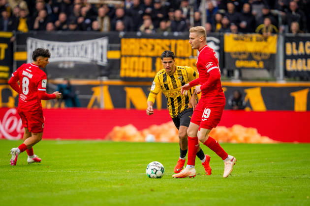 Fabio Torsiello (Alemannia Aachen, 17) gegen Meiko Sponsel (FC Viktoria Koeln, 19) TSV Alemannia Aachen vs. FC Viktoria Koeln, Fussball, 3. Liga, 8. Spieltag, Saison 2026 2027, 11.10.2026 DFB REGULATIONS PROHIBIT ANY USE OF PHOTOGRAPHS AS IMAGE SEQUENCES AND OR QUASI-VIDEO TSV Alemannia Aachen vs. FC Viktoria Koeln, Fussball, 3. Liga, 8. Spieltag, Saison 2026 2027, 11.10.2026 Aachen Copyright: xEibner-Pressefoto J.xDerondeaux EP_JDU