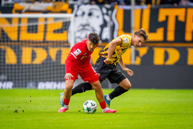 Taylan Duman (FC Viktoria Koeln, 08) gegen Matti Wagner (Alemannia Aachen, 03) TSV Alemannia Aachen vs. FC Viktoria Koeln, Fussball, 3. Liga, 8. Spieltag, Saison 2026 2027, 11.10.2026 DFB REGULATIONS PROHIBIT ANY USE OF PHOTOGRAPHS AS IMAGE SEQUENCES AND OR QUASI-VIDEO TSV Alemannia Aachen vs. FC Viktoria Koeln, Fussball, 3. Liga, 8. Spieltag, Saison 2026 2027, 11.10.2026 Aachen Copyright: xEibner-Pressefoto J.xDerondeaux EP_JDU
