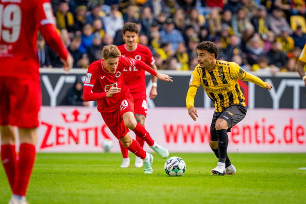 Niklas Swider (FC Viktoria Koeln, 20) gegen Mehdi Loune (Alemannia Aachen, 10) TSV Alemannia Aachen vs. FC Viktoria Koeln, Fussball, 3. Liga, 8. Spieltag, Saison 2026 2027, 11.10.2026 DFB REGULATIONS PROHIBIT ANY USE OF PHOTOGRAPHS AS IMAGE SEQUENCES AND OR QUASI-VIDEO TSV Alemannia Aachen vs. FC Viktoria Koeln, Fussball, 3. Liga, 8. Spieltag, Saison 2026 2027, 11.10.2026 Aachen Copyright: xEibner-Pressefoto J.xDerondeaux EP_JDU