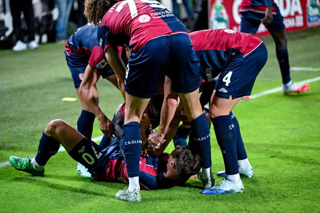 Cagliari s Daniel Maldini celebrates after scoring the goal for 1-0 during the Serie A soccer match between Cagliari Calcio and Juventus at the Unipol Domus in Cagliari, Sardinia - Sunday 11th october 2026. - Soccer  Copyright: xGianlucaxZuddas LaPressex