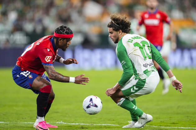 October 11, 2026, Sevilla, Sevilla, Spain: Valentin Rosier of CA Osasuna and Abde Ezzalzouli of Real Betis Balompie in action during the Spanish league, LaLiga EA Sports, football match played between Real Betis and CA Osasuna at La Cartuja stadium on October 11, 2026, in Sevilla, Spain. Sevilla Spain - ZUMAa181 20261011_zaa_a181_330 Copyright: xJoaquinxCorcherox
