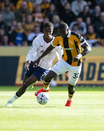 Hull City v Everton Premier League Nobel Mendy of Hull City holds the ball up from an Everton player during the Premier League match between Hull City and Everton at the MKM Stadium, Hull. 11 10 2026 UK Newspapers OUT Copyright: xMattxWilkinsonx FIL-24041-0240