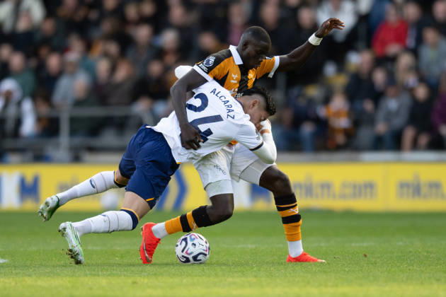 Hull City v Everton Premier League Nobel Mendy of Hull City clashes with Carlos Alcaraz of Everton during the Premier League match between Hull City and Everton at the MKM Stadium, Hull. 11 10 2026 UK Newspapers OUT Copyright: xMattxWilkinsonx FIL-24041-0246